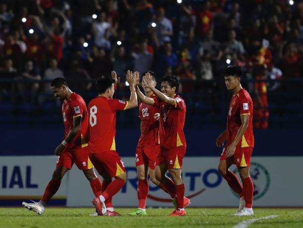 Tuyển Việt Nam thắng 10 người của Nepal