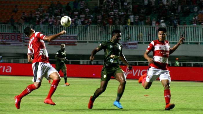 Máy tính dự đoán bóng đá 11/2: Persikabo vs Madura