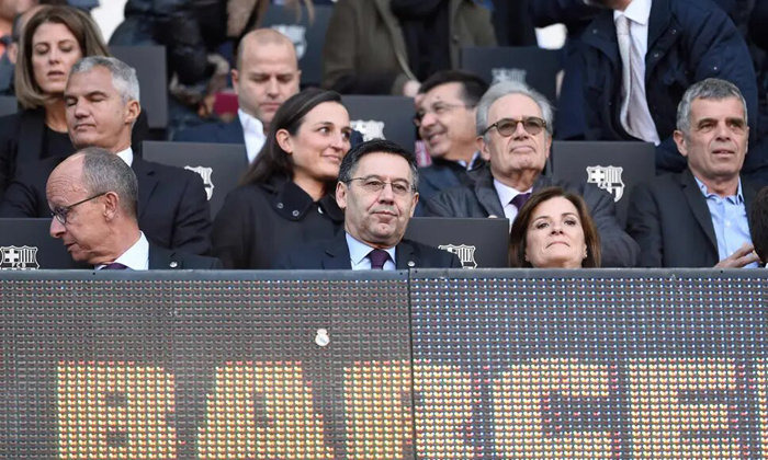 Vì sao 6 vị lãnh đạo CLB Barcelona đồng loạt từ chức?