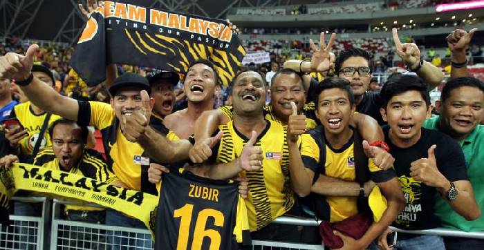 CĐV Hàn Quốc quay lưng với đội tuyển Việt Nam, sang cổ vũ Malaysia
