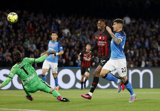 Chuyên gia dự đoán kết quả Milan vs Napoli, 02h00 ngày 13/4