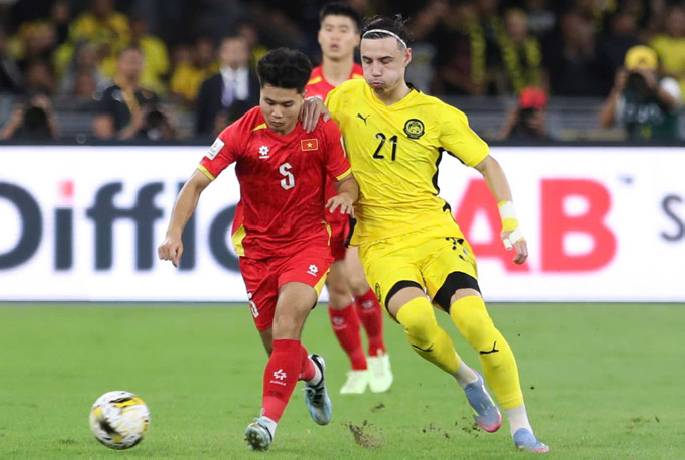 Đội tuyển Việt Nam tụt 4 bậc trên bảng xếp hạng FIFA sau trận thua Malaysia Đội tuyển Việt Nam tụt 4 bậc trên bảng xếp hạng FIFA sau trận thua Malaysia