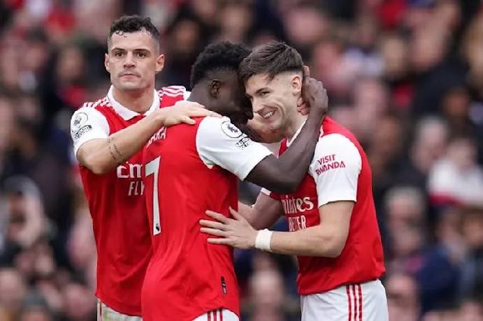 'Cậu ấy quá giỏi để phải ngồi dự bị tại Arsenal'