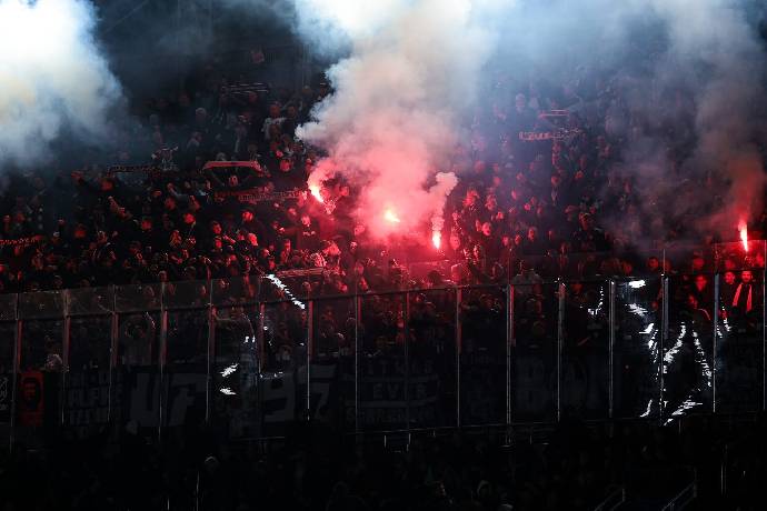 Barcelona đối diện án phạt của UEFA