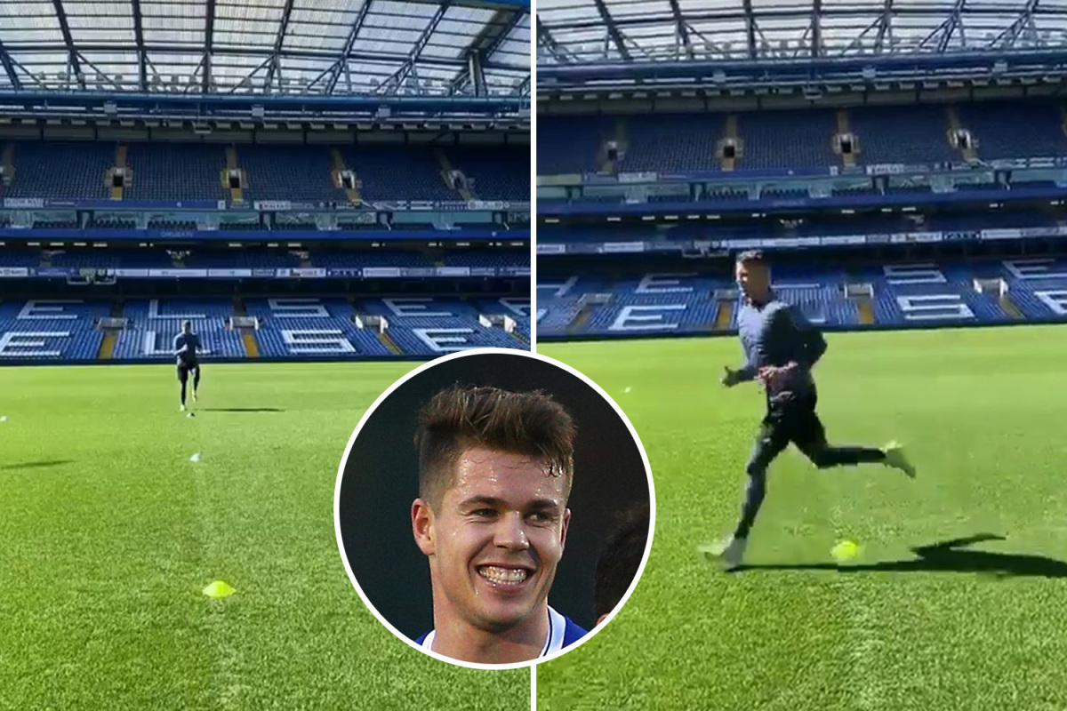 Cầu thủ Chelsea trở lại tập luyện trên sân Stamford Bridge