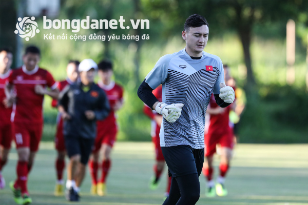 Muangthong United bán Đặng Văn Lâm cho CLB Nhật Bản?