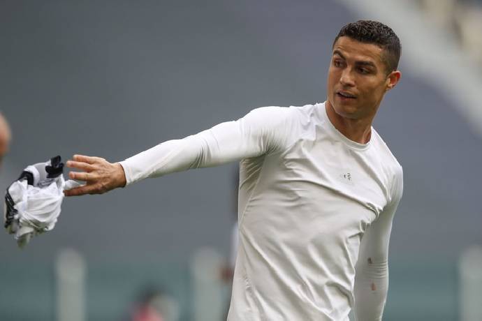 'Ronaldo nổi điên để tạo thêm cơ hội cho mọi người làm từ thiện'