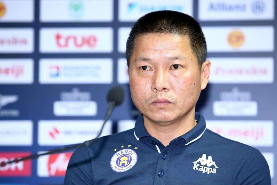 HLV Chu Đình Nghiêm đau đầu với hàng thủ trong ngày bóng đá trở lại