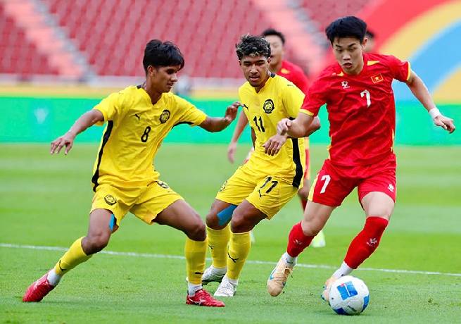 U22 Malaysia sáng cửa đi tiếp dù thua U22 Việt Nam