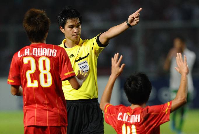 Trọng tài đẹp trai người Hàn Quốc cầm còi trận ĐT Việt Nam gặp Nhật Bản