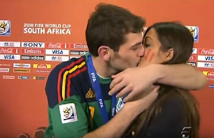 Iker Casillas dứt tình với nữ phóng viên quyến rũ nhất thế giới