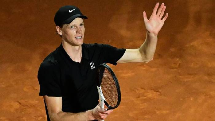 Đối thủ chấn thương, Sinner dễ dàng vào vòng 4 Rome Masters 2025 Đối thủ chấn thương, Sinner dễ dàng vào vòng 4 Rome Masters 2025