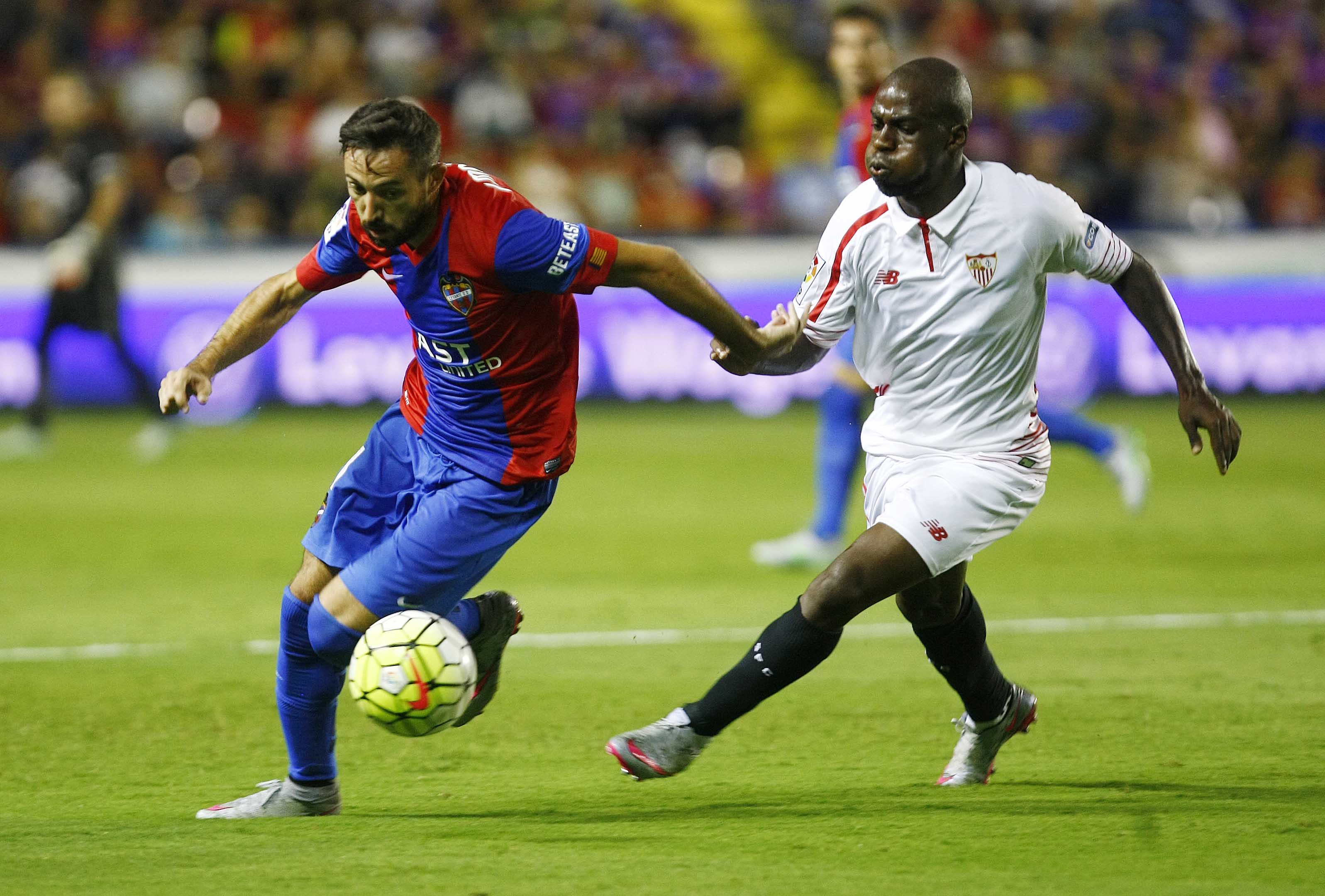 Levante vs Sevilla (0h30 16/6): Khách duy trì mạch thắng