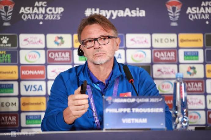 HLV Troussier: “Đội tuyển Việt Nam có thể giành vé đi tiếp”