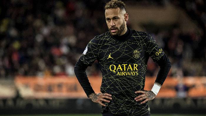 Neymar nảy sinh mâu thuẫn với BLĐ của PSG