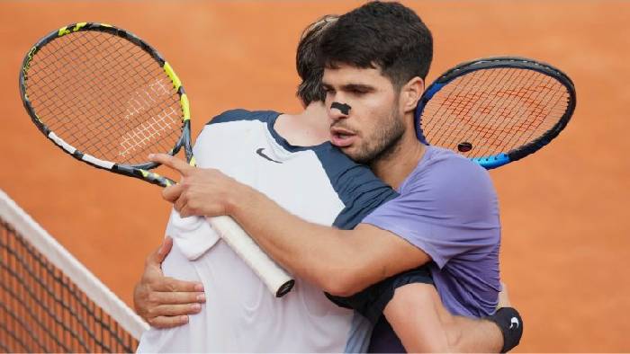 Thắng thuyết phục Draper, Alcaraz lần đầu góp mặt ở bán kết Rome Masters Thắng thuyết phục Draper, Alcaraz lần đầu góp mặt ở bán kết Rome Masters