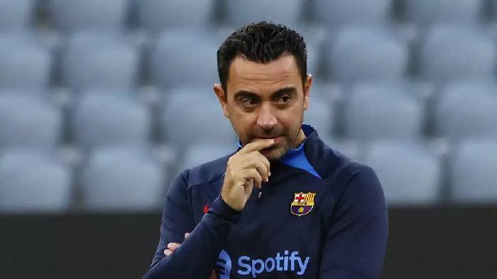 Sao Barca đau đến bật khóc rời sân, Xavi đứng ngồi không yên