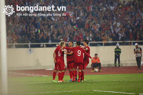 Việt Nam 1-0 UAE: Siêu phẩm của Tiến Linh đưa Việt Nam lên đỉnh bảng G