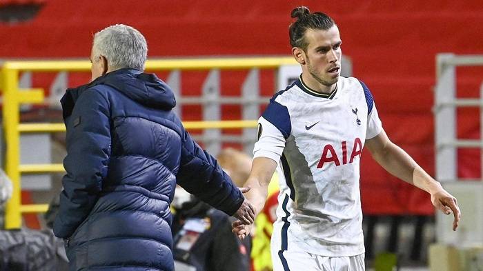 Mourinho ù hết cả tai vì Gareth Bale 