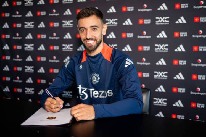 Bruno Fernandes gia hạn hợp đồng với MU, nhận lương cao nhất CLB