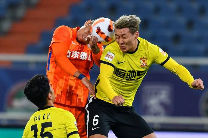 Soi kèo phạt góc Guangzhou FC vs Shandong, 18h30 ngày 15/12