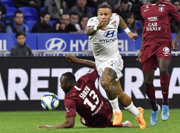 Lyon vs Metz (3h 18/1): Bảo vệ đỉnh bảng