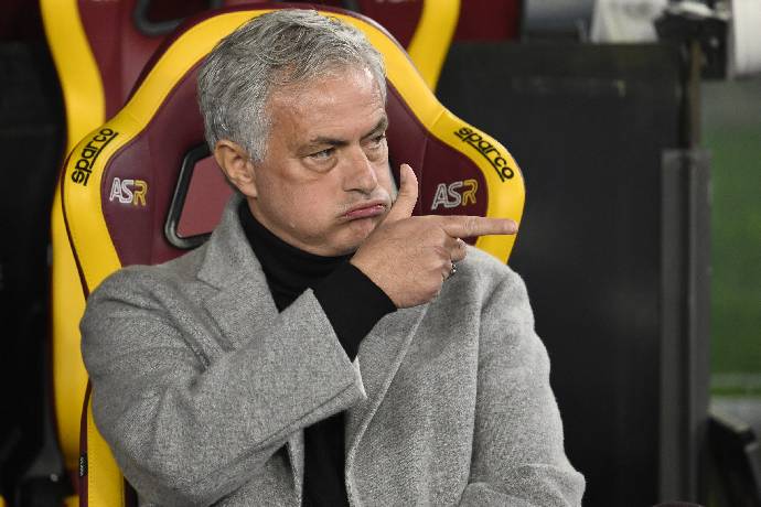 Roma ra tuyên bố sốc, Jose Mourinho mất việc bất ngờ
