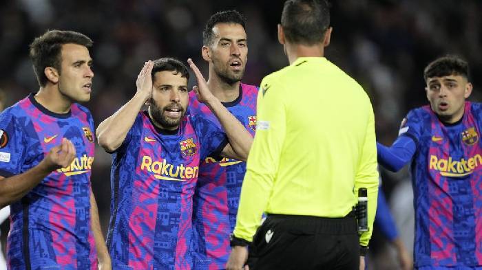 Barca phải giải trình vì cáo buộc hối lộ trọng tài