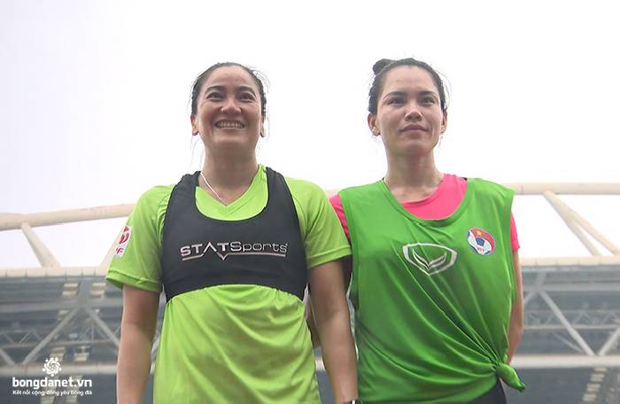Vượt bài kiểm tra thể lực, 2 nữ trọng tài Việt Nam 'nắn gân' cầu thủ nam