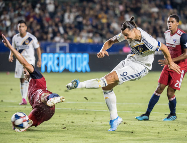 Los Angeles Galaxy 7-1 Sporting Kansas: Ibrahimovic rực rỡ với hat-trick