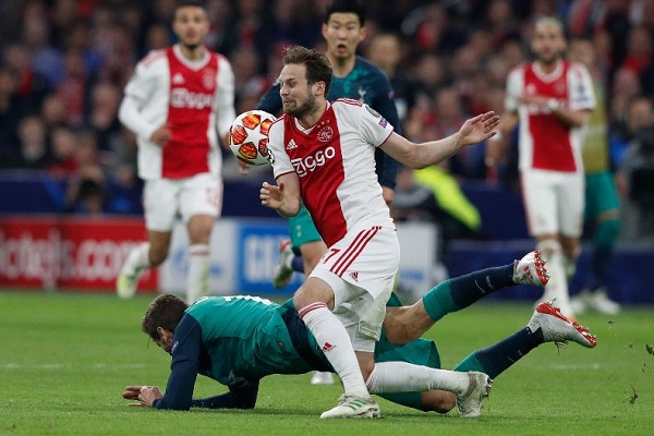 Ajax vs Lille (2h 18/9): Chủ nhà vào phom