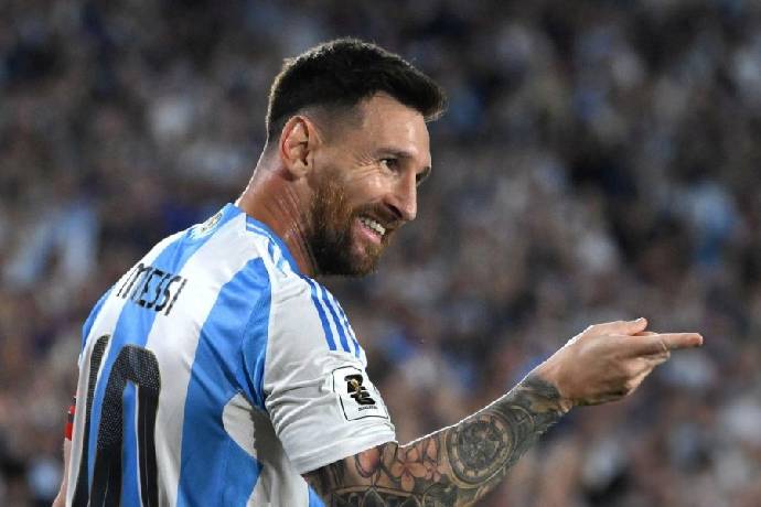 Ronaldo im tiếng, Messi nhận điểm 10 tuyệt đối