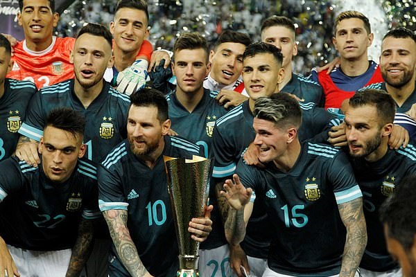 Messi bị chế giễu vì ghi bàn giúp Argentina đánh bại Brazil