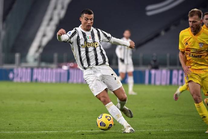 Tin chuyển nhượng sáng 17/1: Juventus giữ chân thành công Ronaldo