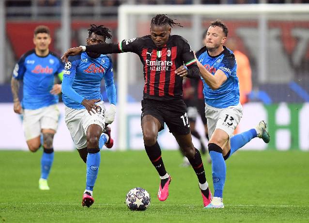 Siêu máy tính dự đoán kết quả Napoli vs Milan, 02h00 ngày 19/4