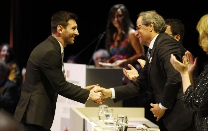 Messi nhận giải thưởng đặc biệt từ Barcelona