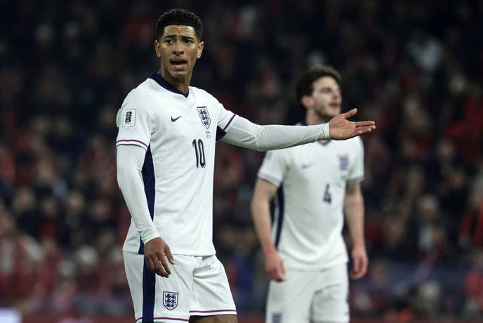 Bellingham bị HLV Tuchel dằn mặt vì thái độ lồi lõm