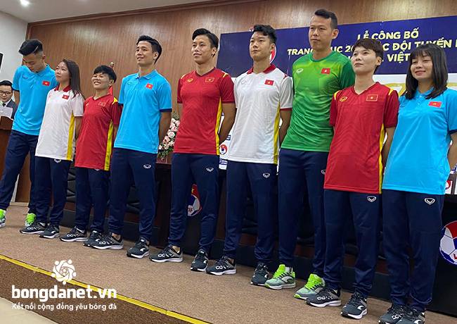 Áo đấu Đội tuyển bóng đá Việt Nam 2021: Huy hiệu chiến binh trên cổ áo