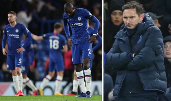 Lampard điên tiết VAR, Maguire xứng đáng nhận thẻ đỏ