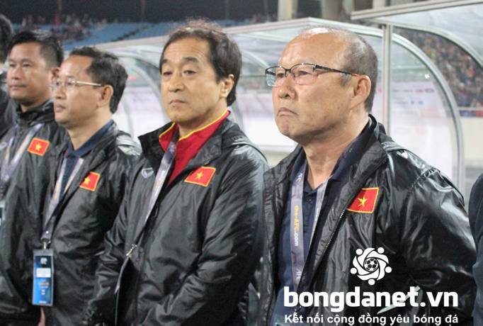 HLV Park Hang Seo và 3 trợ lý báo tin vui cho ĐT Việt Nam