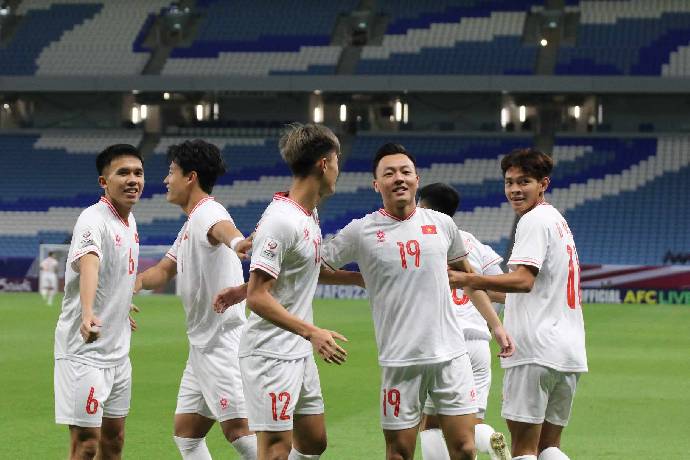 Ngọc Thắng nhận thẻ đỏ, U23 Việt Nam vẫn đánh bại U23 Kuwait