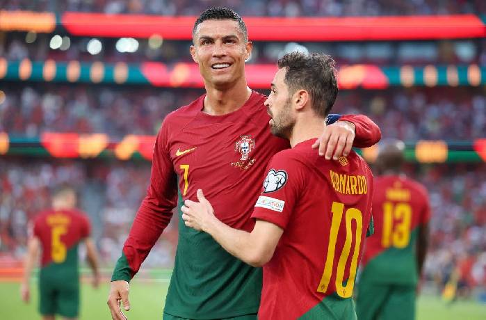 'Không chơi bóng ở châu Âu là một lợi thế của Ronaldo'