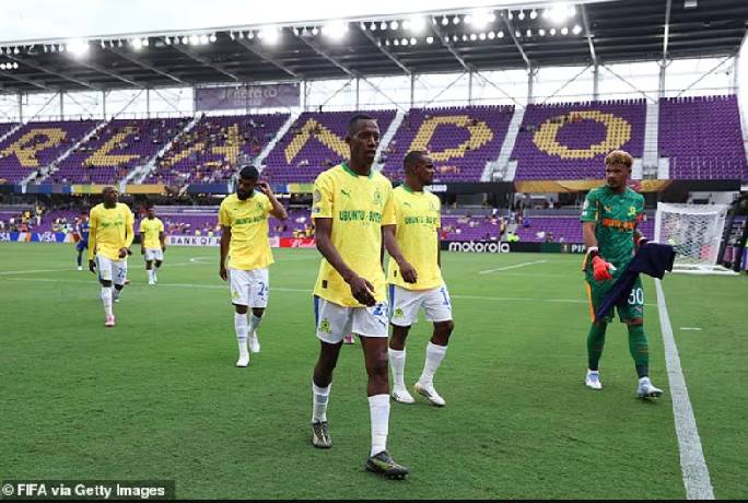 Chỉ có gần 600 khán giả, trận đấu ở FIFA Club World Cup bị coi là thảm họa