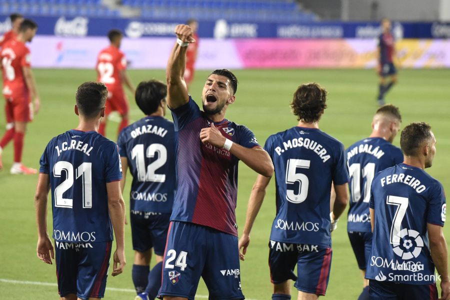 Huesca tiếp bước Cadiz lên hạng La Liga 2020/2021