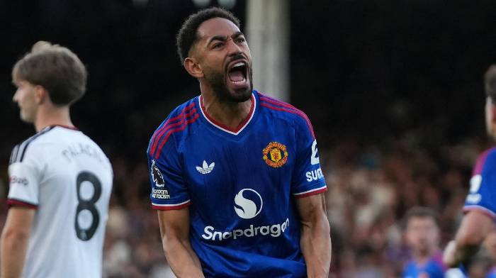 Kèo thẻ phạt Leeds vs MU 20h00 ngày 18/10 