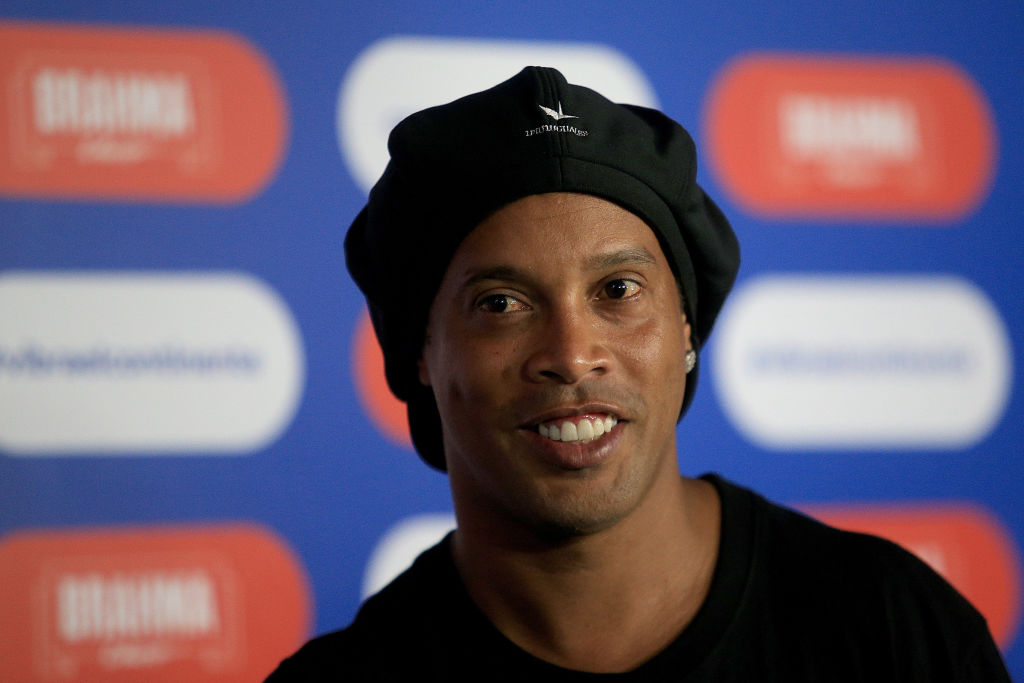 Ronaldinho trở lại thi đấu ở tuổi 39?