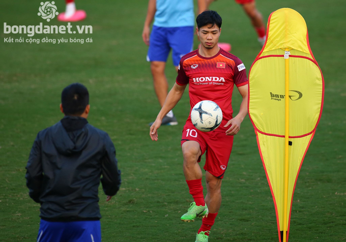 Tin bóng đá đội tuyển Việt Nam ngày 19/11: Công Phượng đá chính gặp Thái Lan?