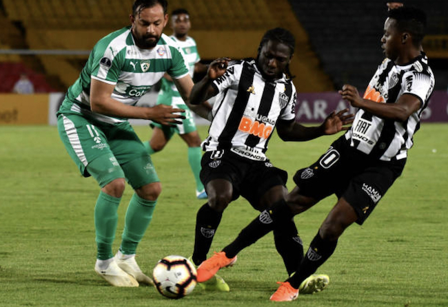 Colon Santa Fe 2-1 Atletico Mineiro: Lợi thế cho lượt về
