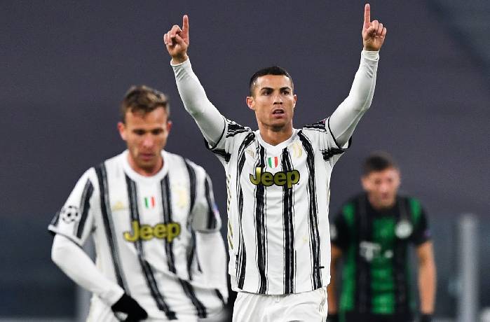 Ronaldo phá kỷ lục ghi bàn, lên đỉnh thế giới