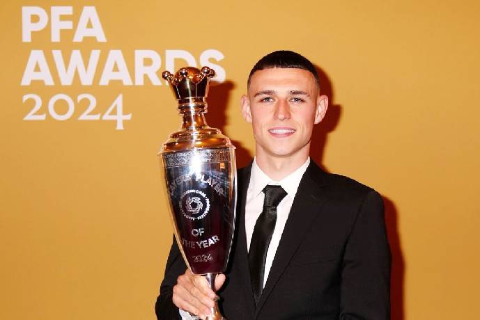 Phil Foden hoàn tất hat-trick danh hiệu cá nhân ở giải Ngoại hạng Anh